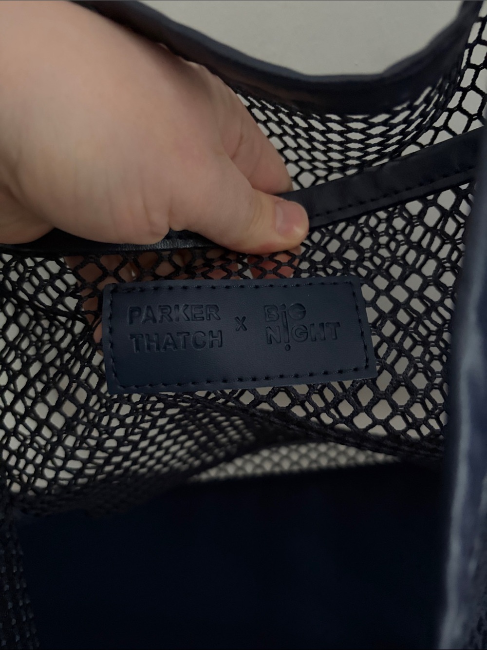 Parker Thatch • Big Night Everywhere Net tote in Sardine Navy - Picture 4 of 6